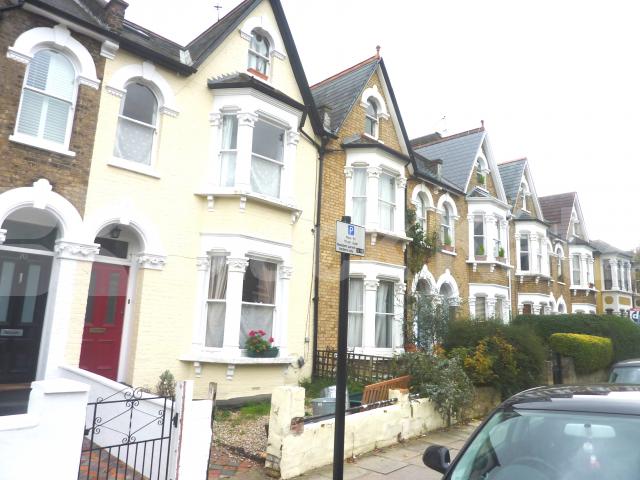 			FANTASTIC LARGE VICTORIAN FAMILY HOME!, 5 Bedroom, 1 bath, 1 reception House			 Shaftesbury Road, ARCHWAY/CROUCH END